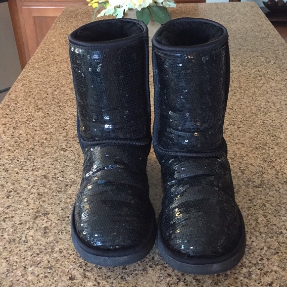 black shiny uggs black shiny uggs